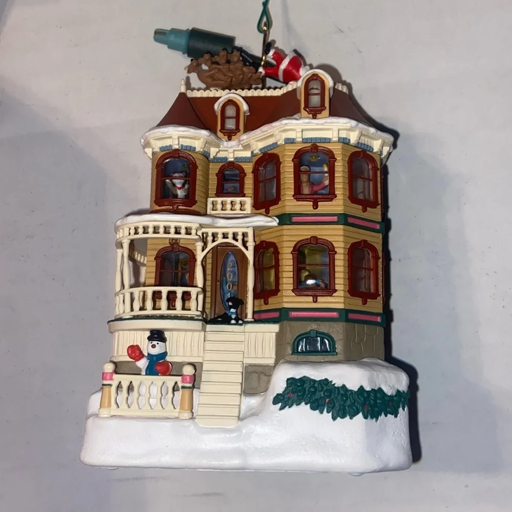 Vintage 2001 Up on the Housetop Magic Hallmark Keepsake Ornament